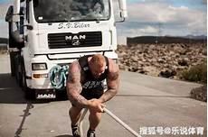 钱德勒和奥尼尔的合影
